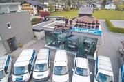 Teambild mit Fuhrpark, Kuster Gebäudetechnik GmbH, Schruns